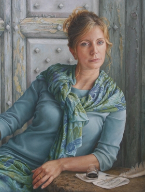 Portret van een meisje die de sleutel in handen heeft tot het verleden en de toekomst. Op de achtergrond een Italiaanse poort uit de middeleeuwen.