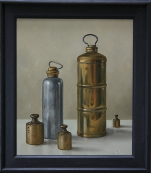 A large and a small hot-water bottle, as well as three little copper weights form a family of metal. Painted by Els Vink.